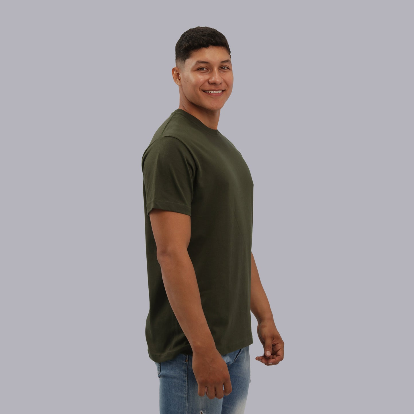 CAMISETA BASICA PREMIUM / VERDE MILITAR